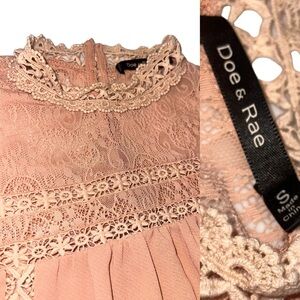Doe & Rae Women's Light Pink Peasant Tie Front Lace Trim Top Small